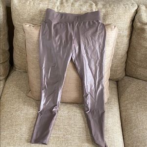 Cropped matte light purple leggings